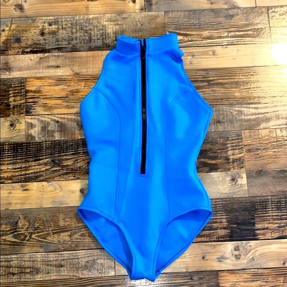 Magic Suit size 10 - Picture 2 of 6